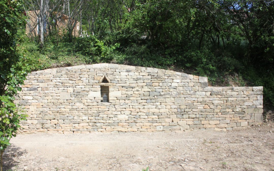 Restauration d&rsquo;un mur de soutènement à Quemingy-Poisot (21)