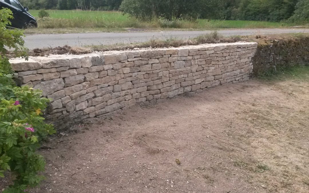 Restauration d&rsquo;un mur de soutènement routier à Ternat (52)